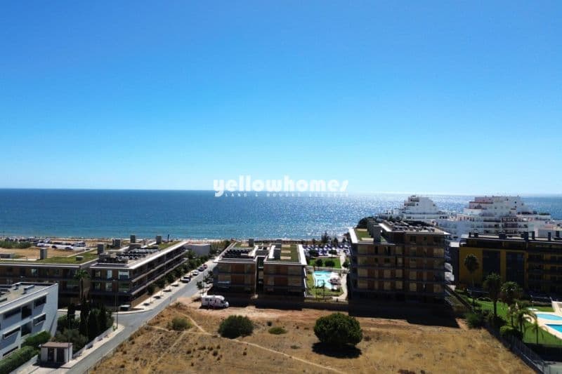 Modern 2-Bedroom Seafront Apartment in Quarteira