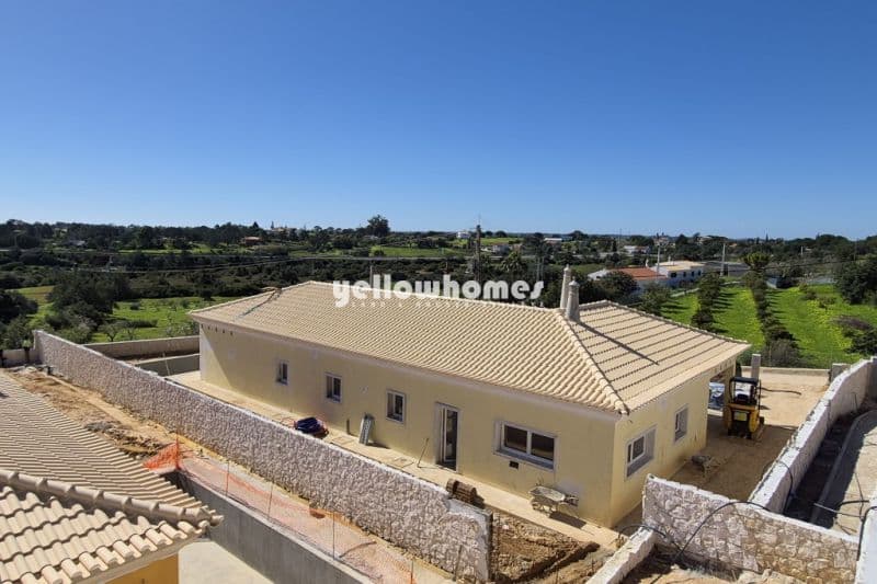 High-Quality 3-Bedroom Villa with Pool in Central Algarve