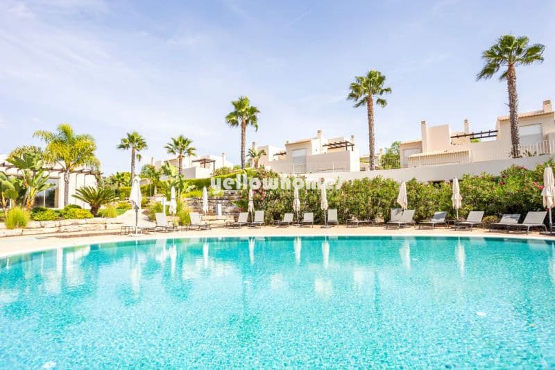 Charming 2-Bedroom Townhouse in Modern Resort Near Carvoeiro