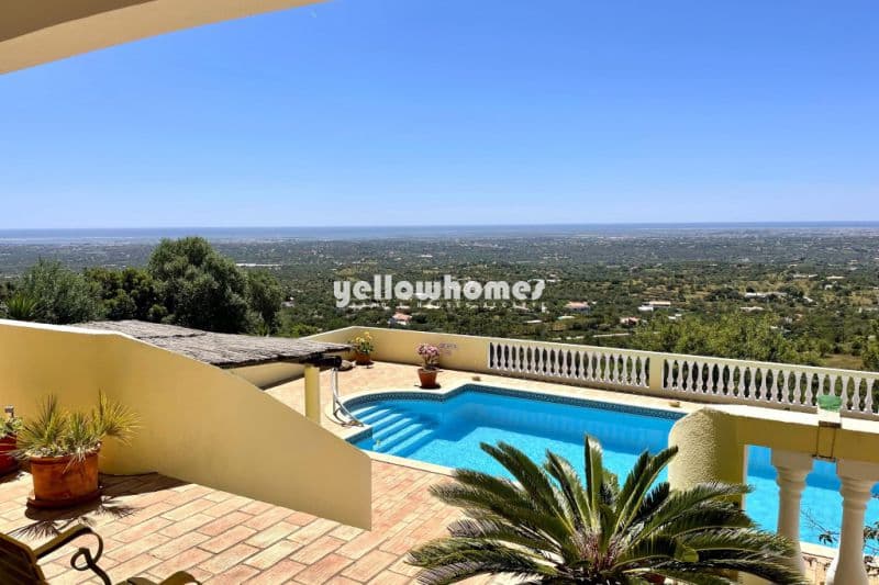 Three-Bed Villa with Pool and Stunning Coastal Views in Estoi