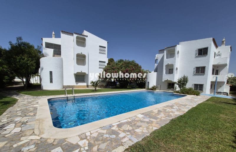 Charming 2-Bed Apartment with Pool near Quarteira Beach