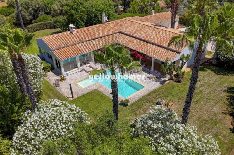 Elegant Four-Bedroom Villa with Pool near Alvor, Algarve