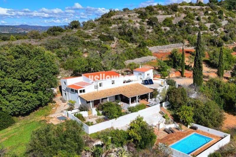 Charming Three-Bed Villa with Sea Views near Loulé