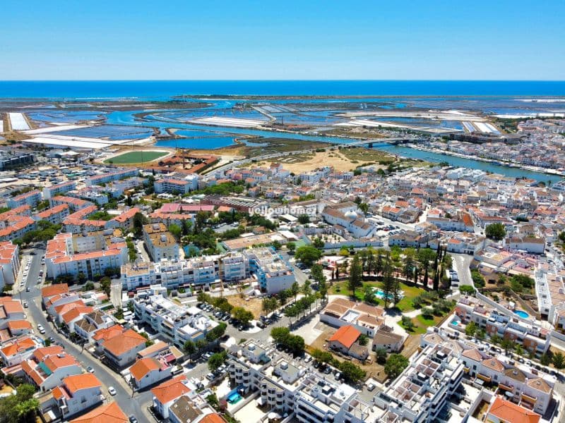 Beautiful 2-Bed Apartment with Private Roof Terrace in Tavira