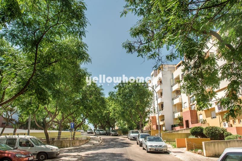 Modern 2-Bed Apartment with Private Roof Terrace in Tavira