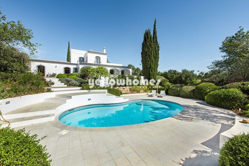 Elegant 3-Bed Villa with Pool in Tranquil Santo Estevão