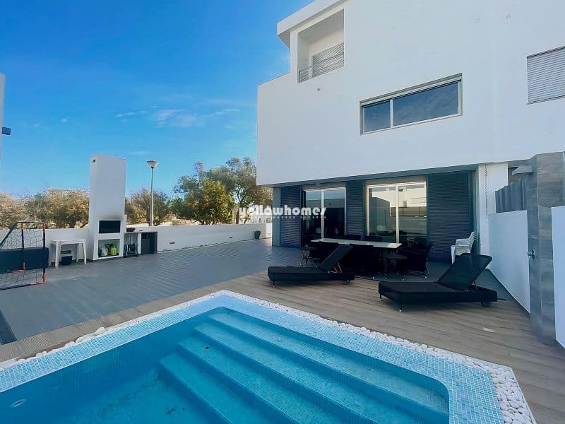 Modern 4-Bed Semi-Detached Villa with Sea Views in Tavira