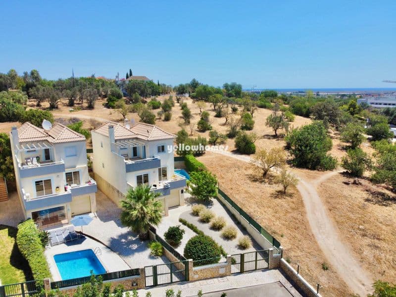 Immaculate 3+1-Bed Villa with Pool in Gated Tavira Community