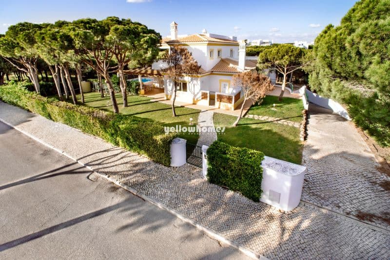 Spacious 5-Bed Villa with Pool near Praia Verde