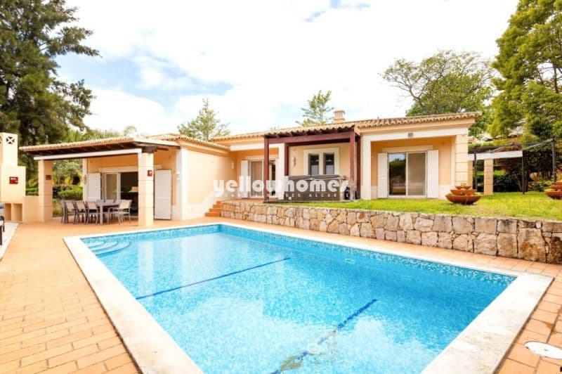 Golf-Fronted 4-Bed Villa with Pool near Carvoeiro