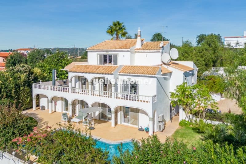 Stylish 5-Bedroom Villa with Pool in Boliqueime