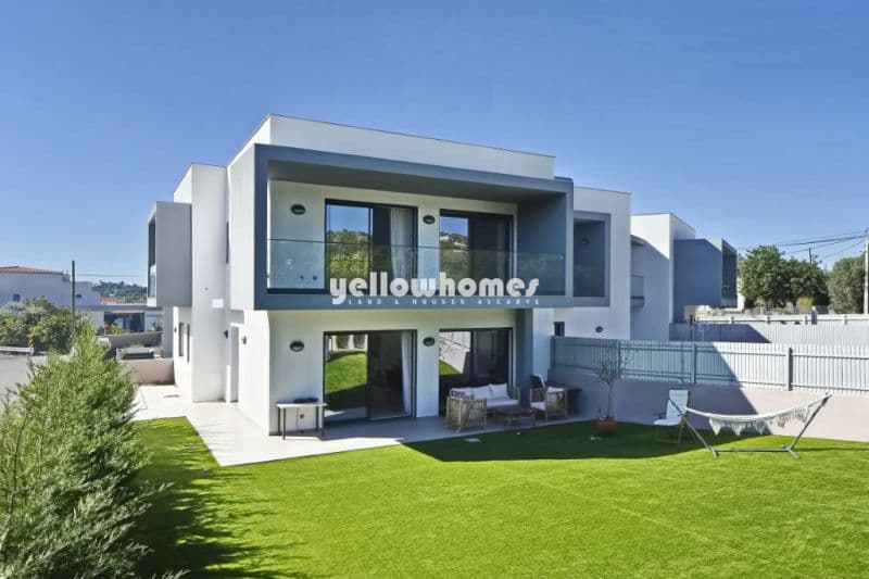 Modern Four-Bedroom Villa with Roof Terrace in Santa Barbara, Faro