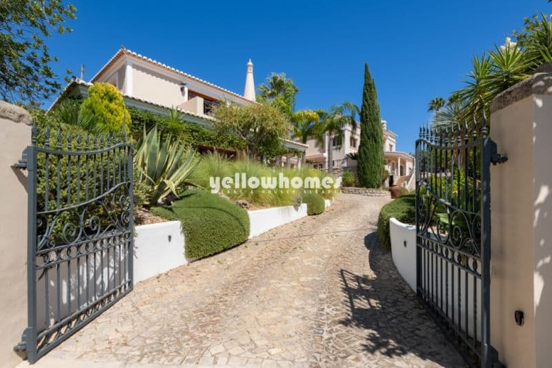 Stunning Four-Bedroom Villa with Pool and Sea Views in Santa Bárbara de Nexe