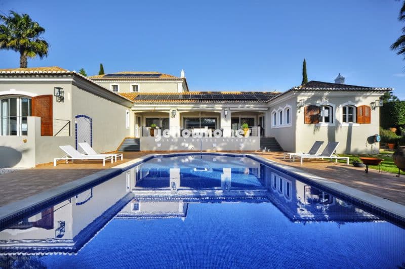 Elegant 5-Bedroom Golf Villa in Prestigious Vila Sol, Algarve