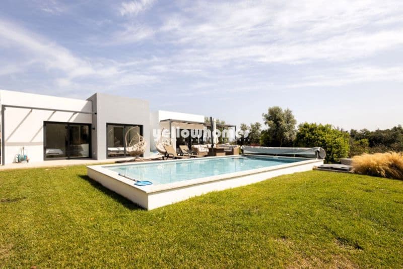 Modern 3-Bed Villa with Private Pool in Ferragudo