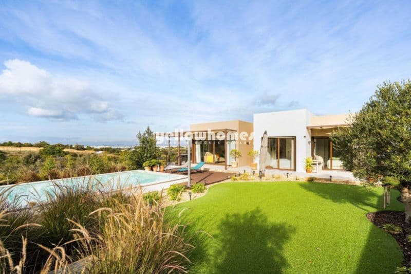 Modern 3-Bed Villa with Pool and Mountain Views near Ferragudo