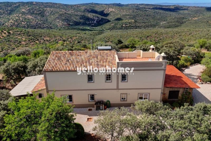 Beautiful Villa with Large Plot and Countryside Views in Loulé