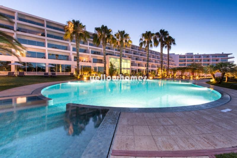Modern 1-Bed Apartment with Resort Amenities in Portimão