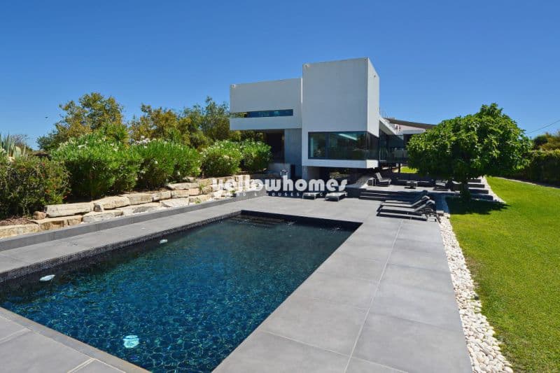 Contemporary 4-Bedroom Villa with Pool near Estoi, Algarve