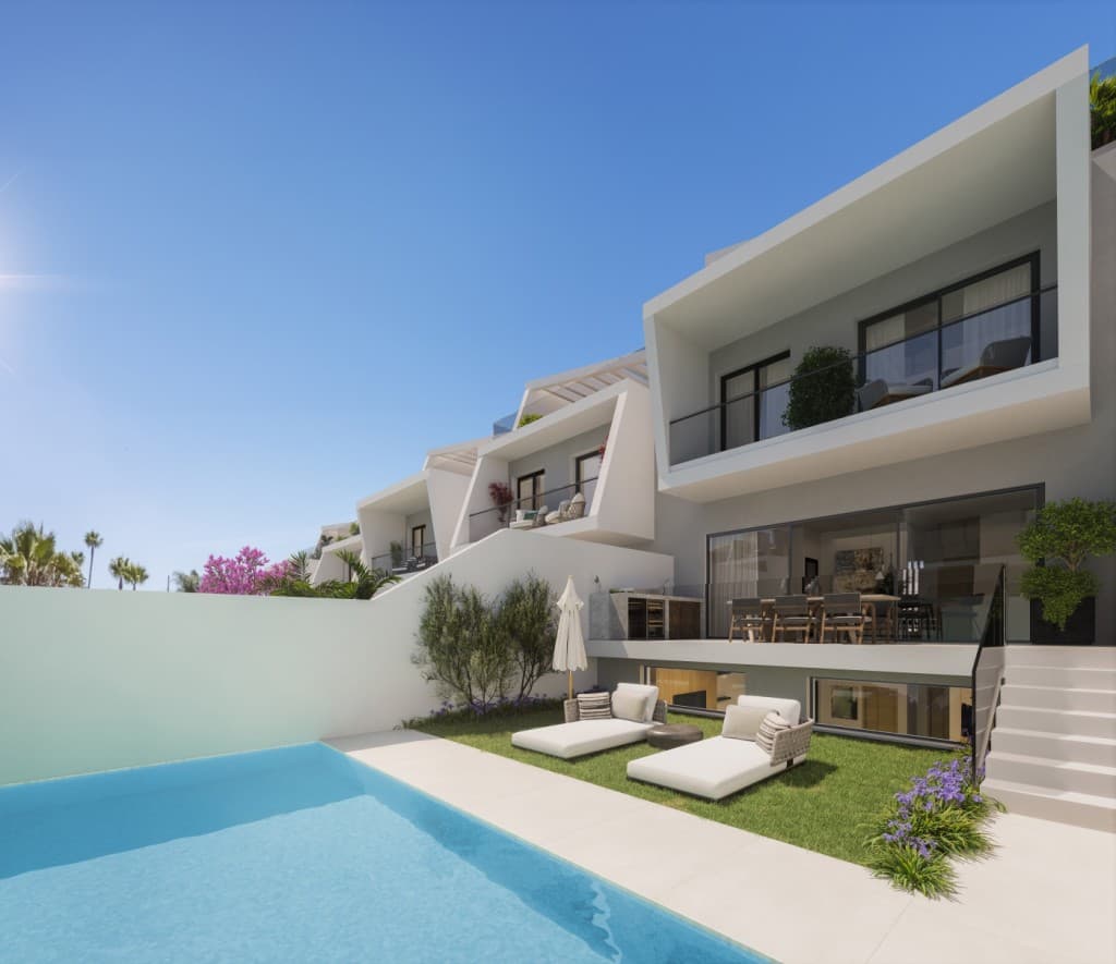 Luxury Three-Bedroom Townhouse in Prestigious Los Flamingos