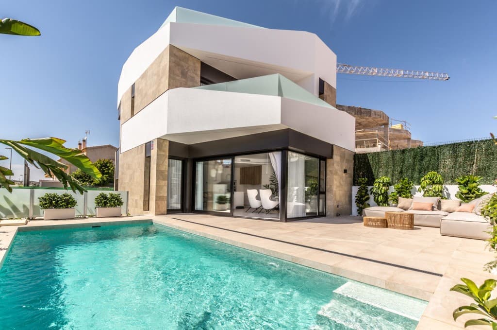 New 3-Bedroom Villa in Luxury Complex in Orihuela Costa