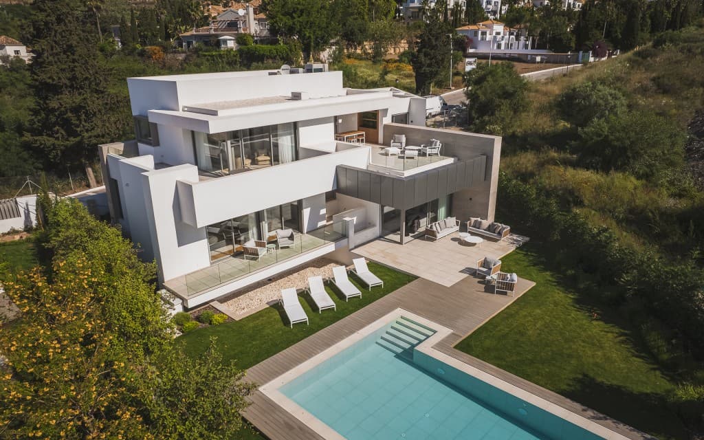 Luxurious Five-Bed Villa with Private Pool in El Paraíso