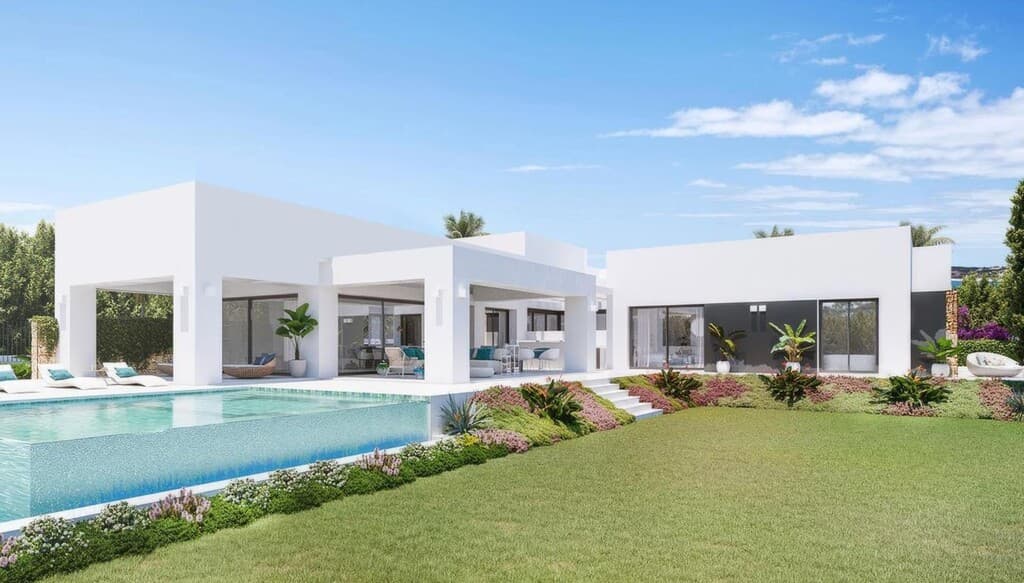 4-bed Detached Villa in Estepona