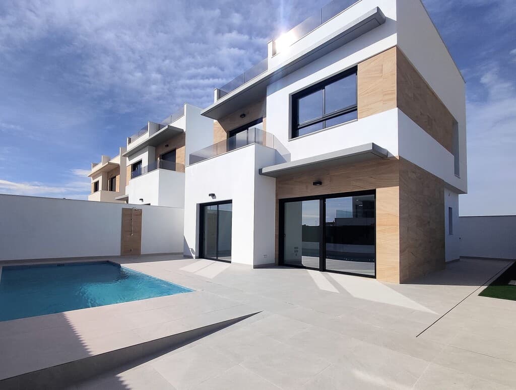 Modern Three-Bed Detached Villa in Benijófar