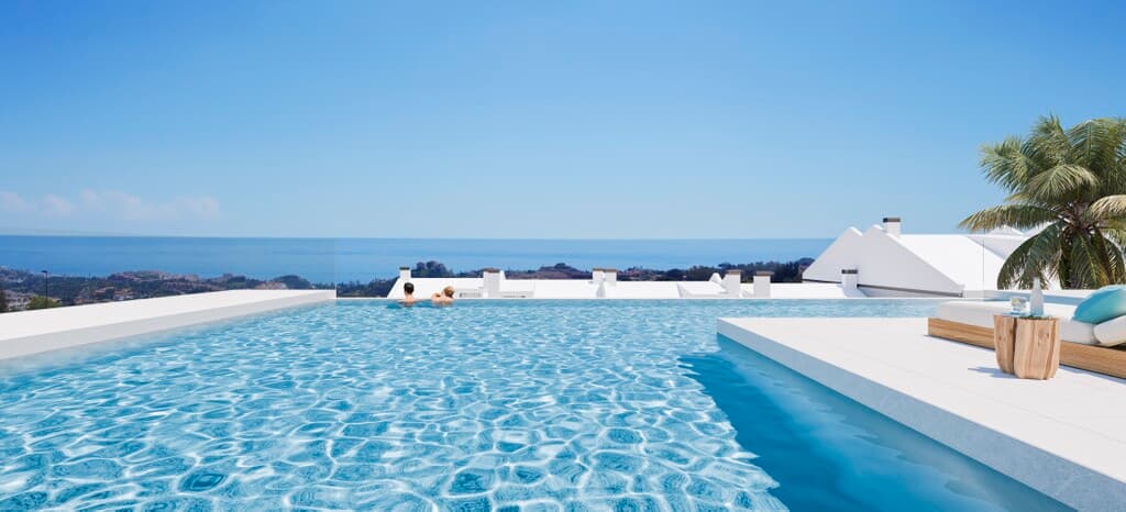 Three-Bedroom Duplex Penthouse with Infinity Pool in Benalmádena