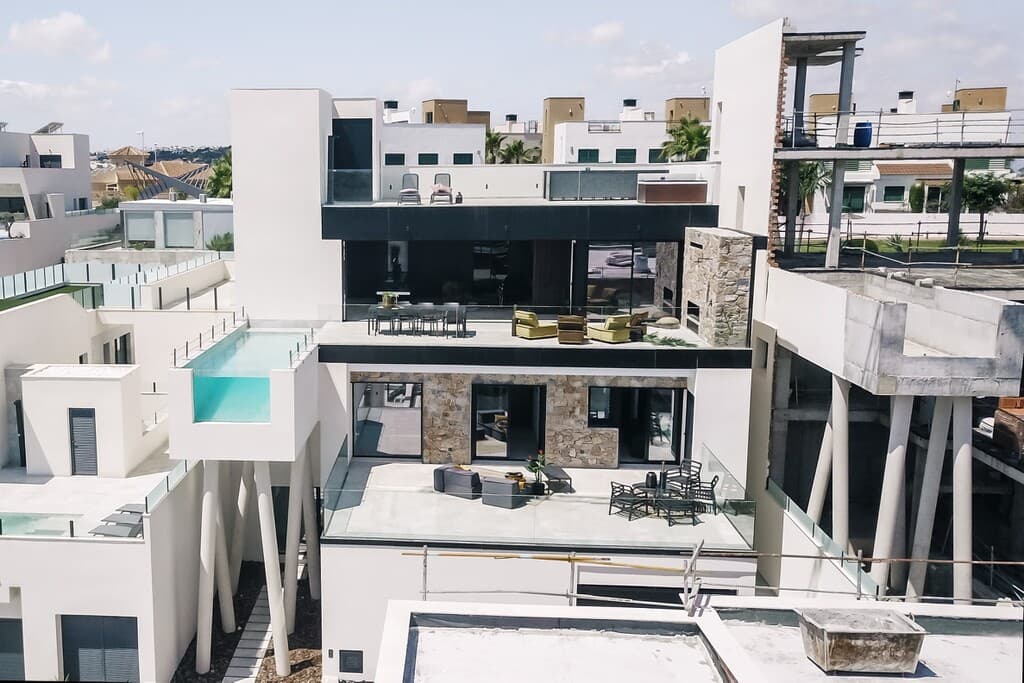 Modern 3-Bed Villa with Infinity Pool in Rojales