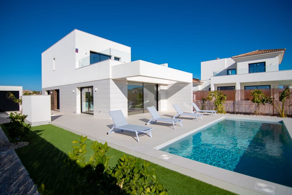 Customisable 3-Bed Villa with Private Pool in Torrevieja