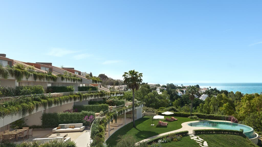 Sophisticated Three-Bed Apartment with Sea Views in Benalmádena