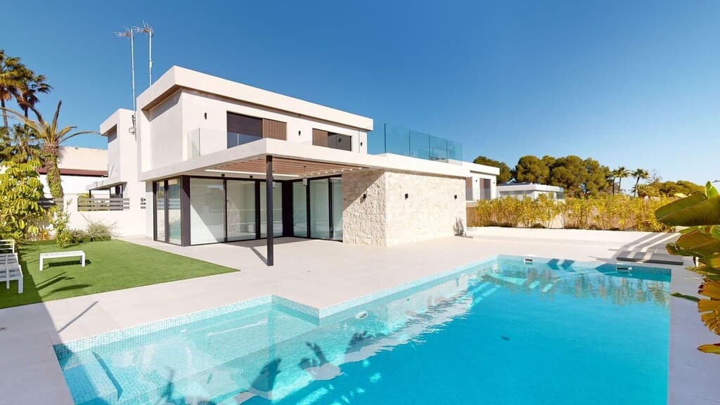 Three-Bed Villa with Pool in Orihuela, Alicante