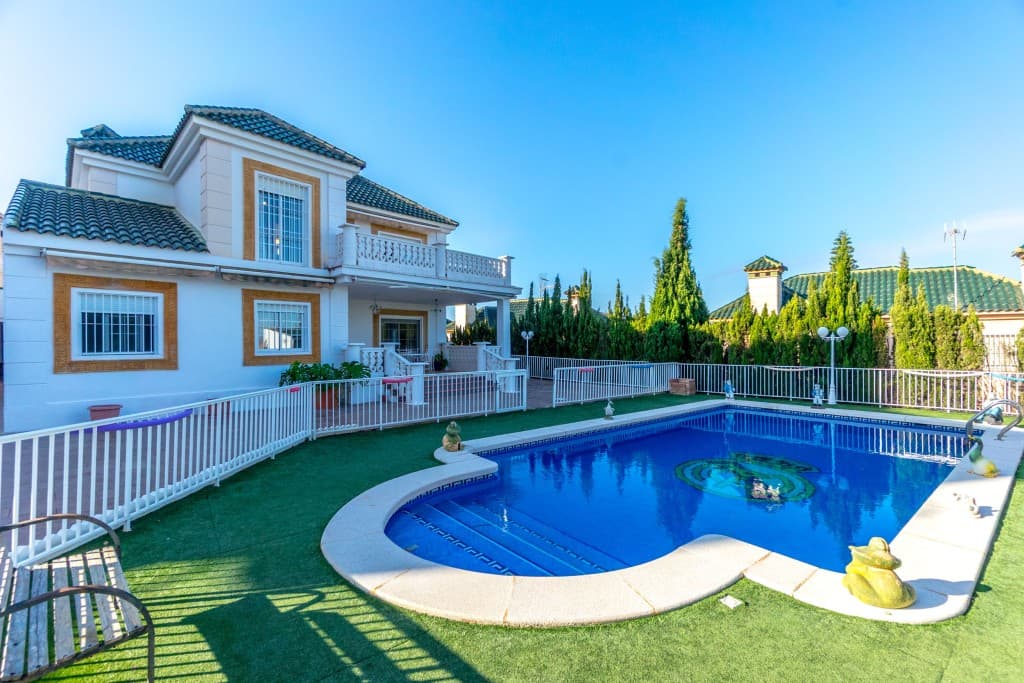 5-bed Villa in Elche