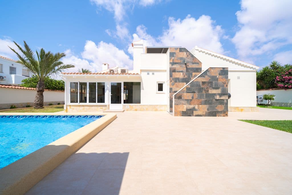4-bed Villa in Torrevieja