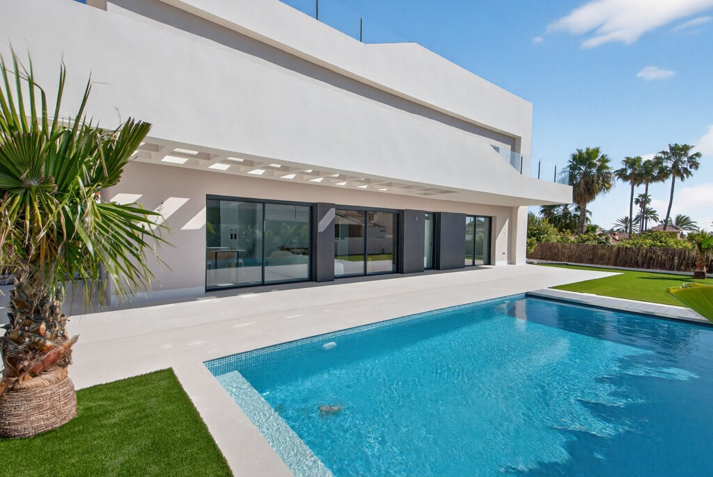 4-bed Detached Villa in Rojales