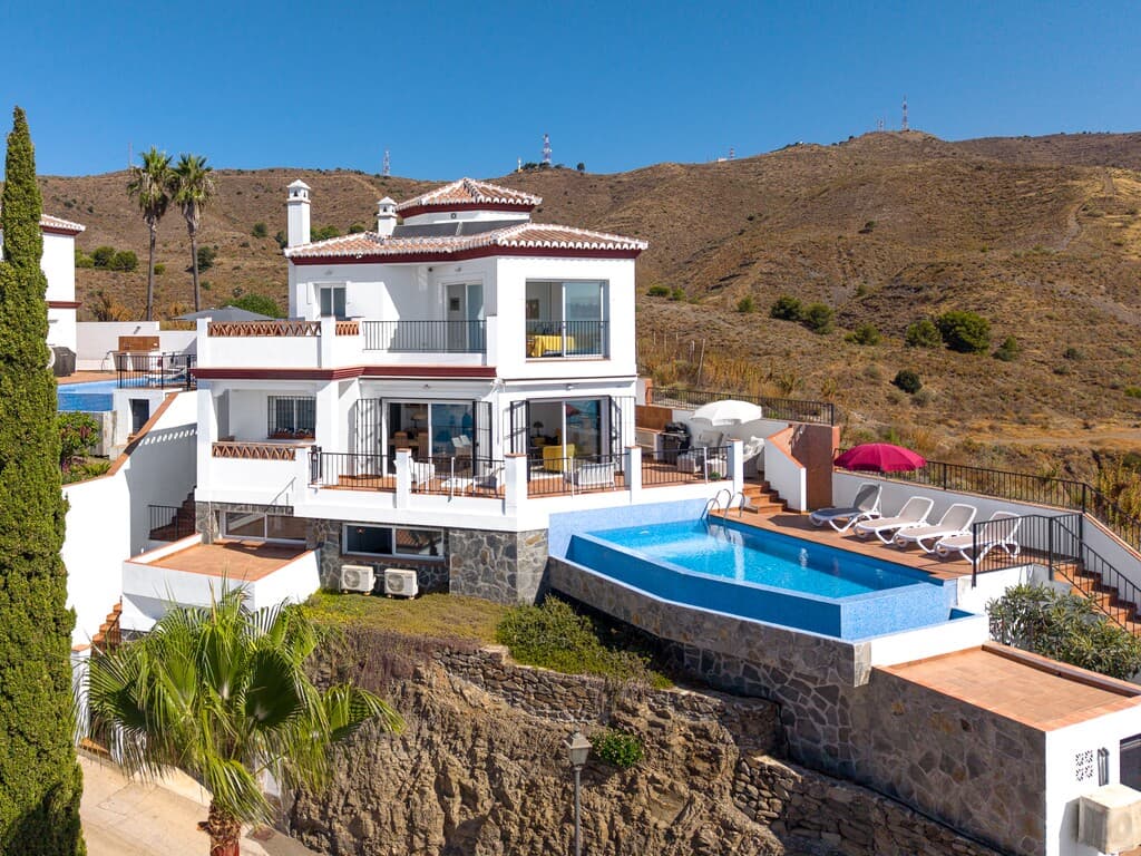 4-bed Villa in Torrox