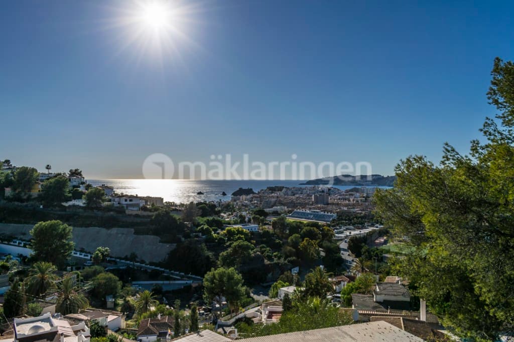 Spacious Four-Bed Villa with Pool and Views in Almuñecar