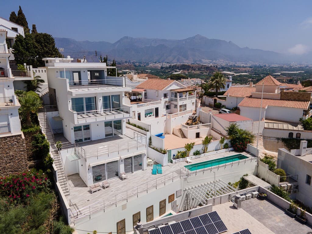 6-bed Detached Villa in Nerja