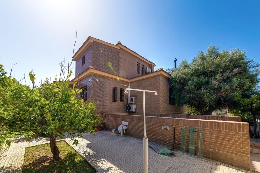 4-bed Villa in Torrevieja