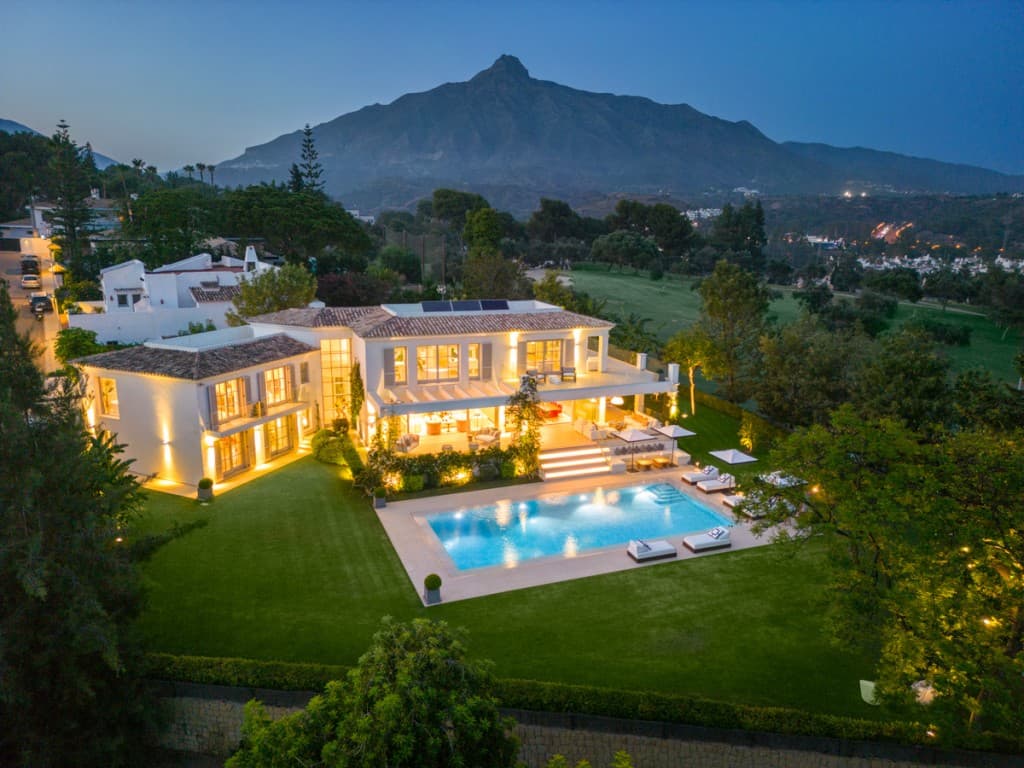 6-bed Villa in Nueva Andalucia
