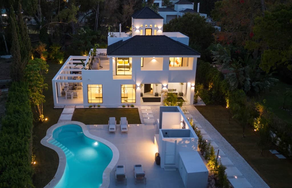 5-bed Villa in Nueva Andalucia