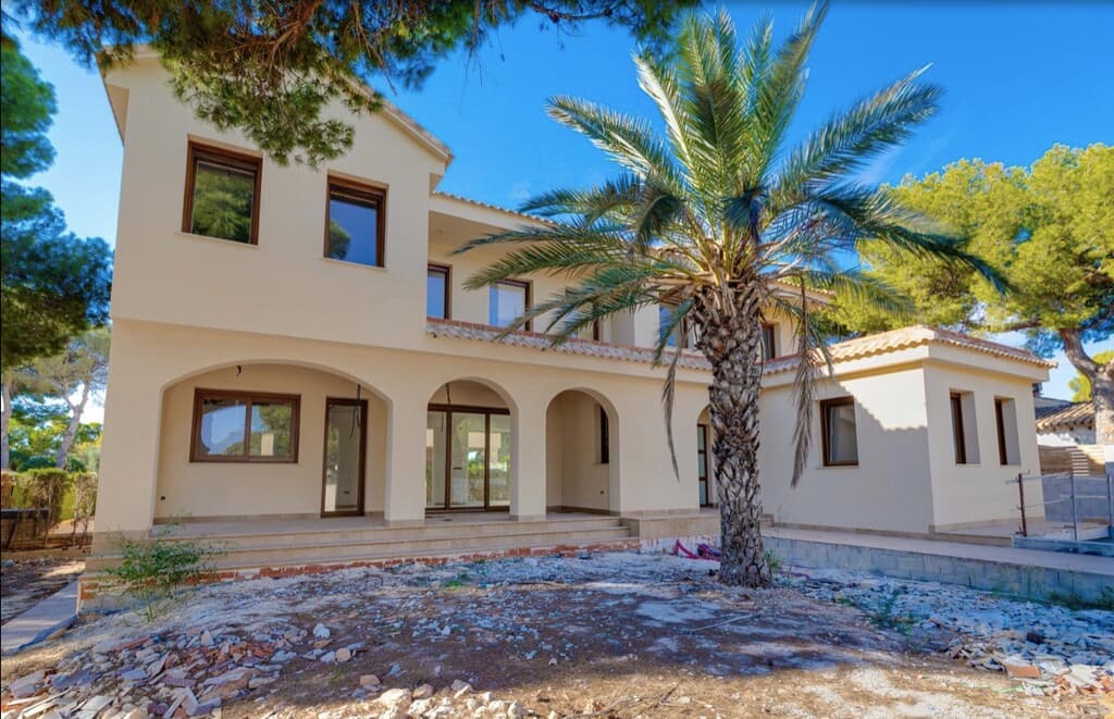 5-bed Villa in Torrevieja