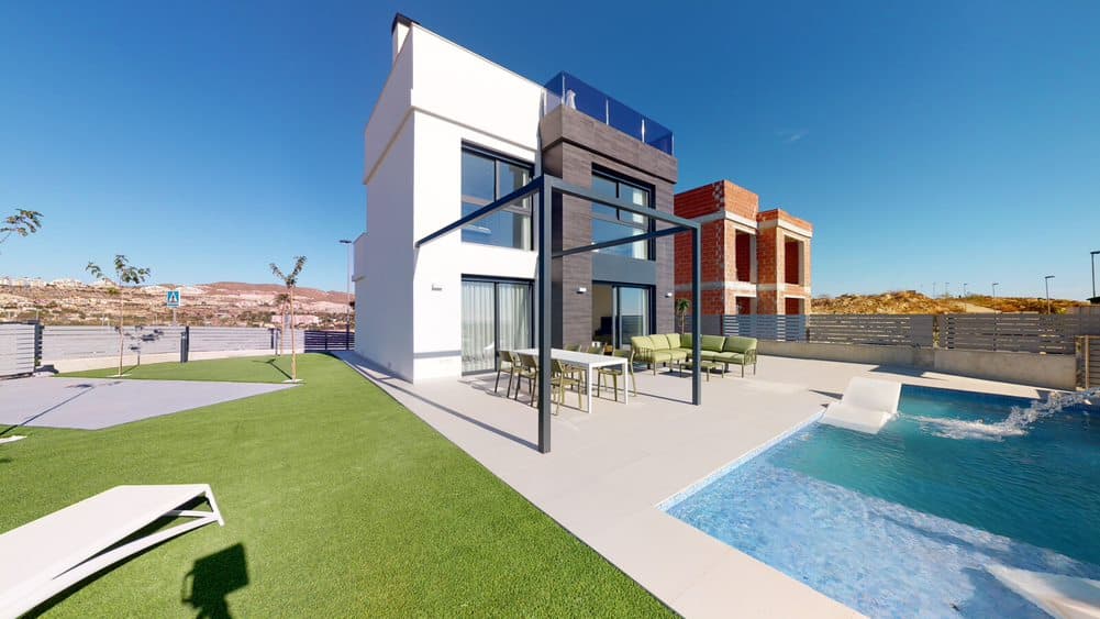 Three-Bed Villa with Private Pool in Central Alicante