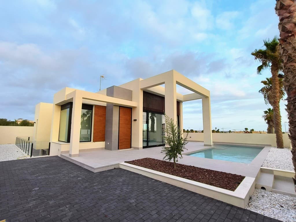 Luxury Three-Bed Villa with Basement in Rojales