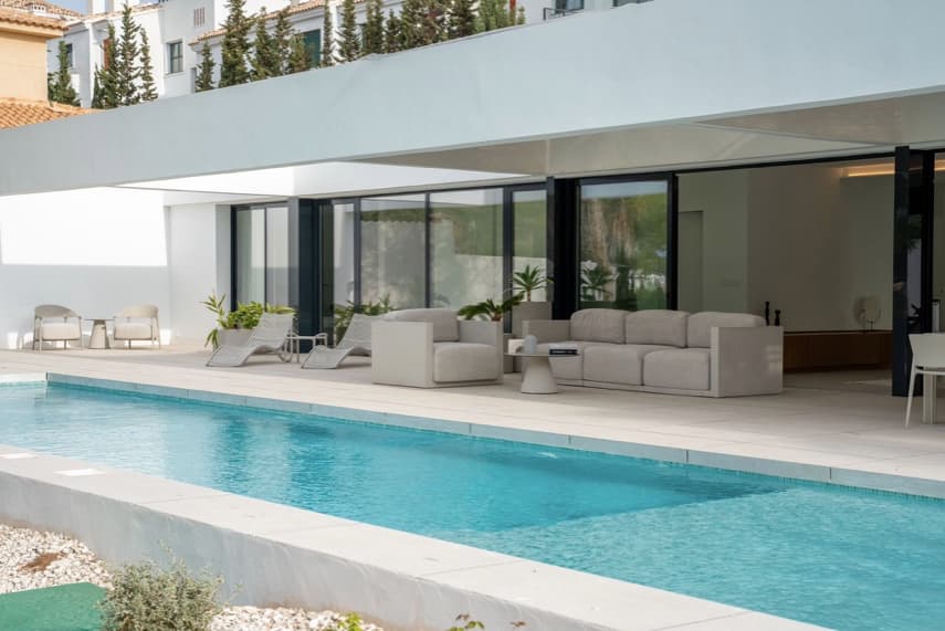 Luxury Three-Bed Villa with Infinity Pool in Orihuela Costa