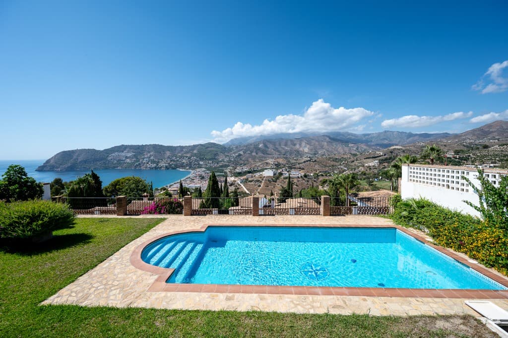6-bed Villa in La Herradura