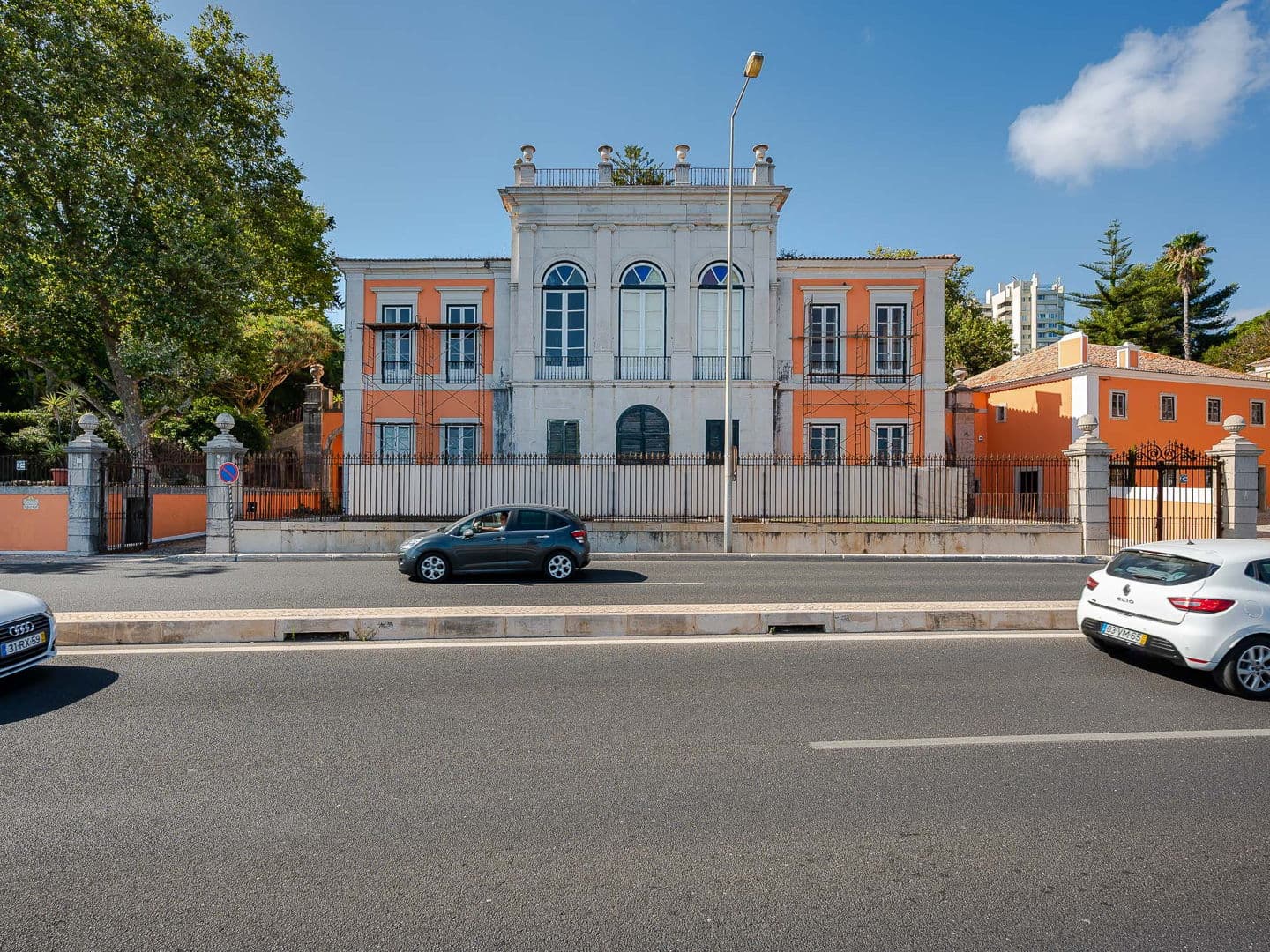 Historic 12-Bed Palace with Ocean View in Paço de Arcos