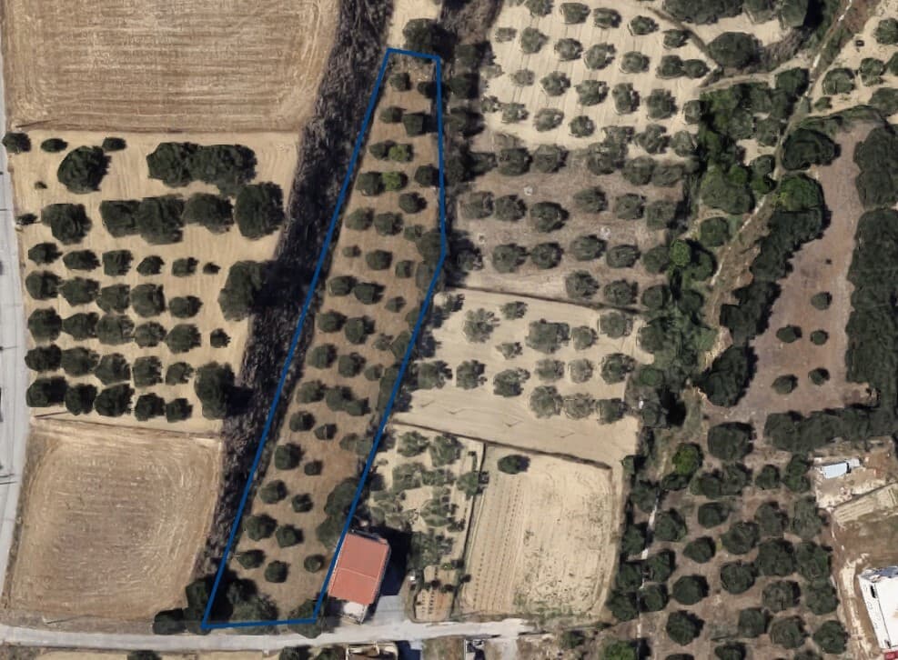 For Sale Land 2225 m² in Crete