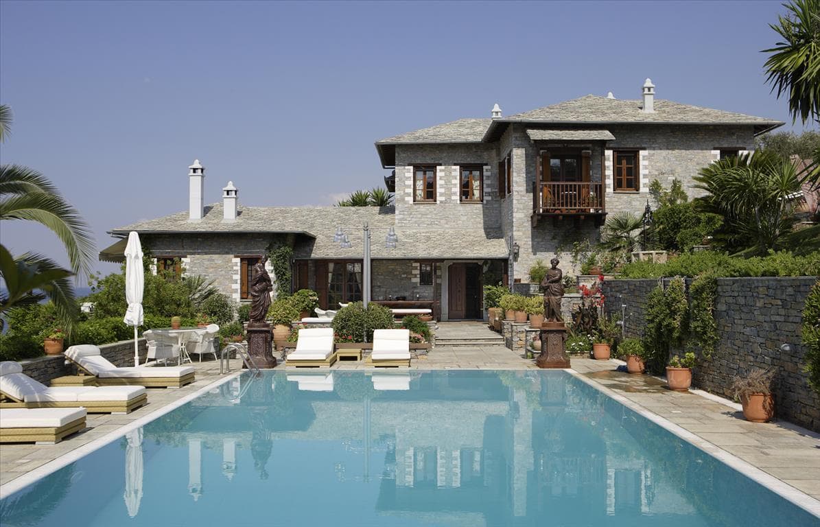 For Sale Villa 400 m² in Volos-Pilio